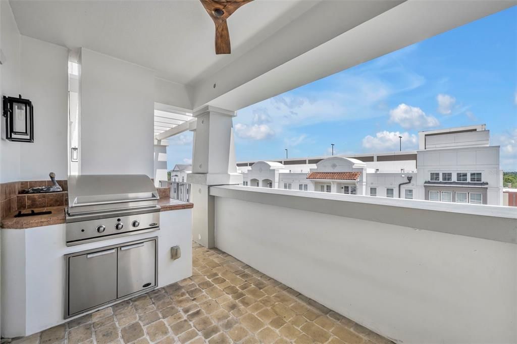 Active With Contract: $589,500 (2 beds, 2 baths, 1359 Square Feet)