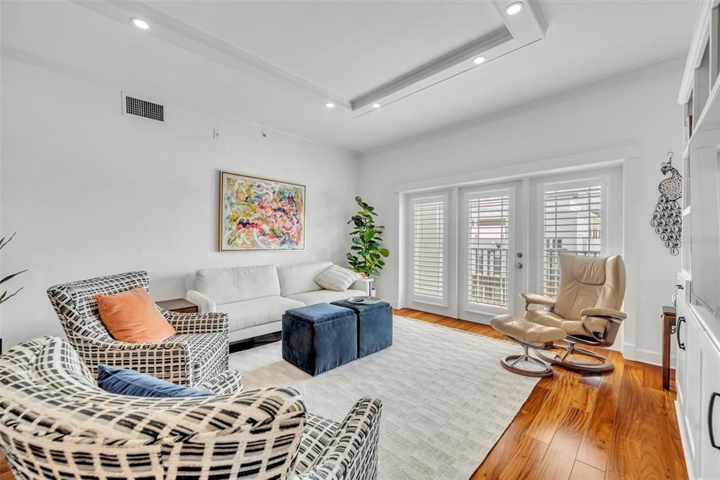 Active With Contract: $589,500 (2 beds, 2 baths, 1359 Square Feet)