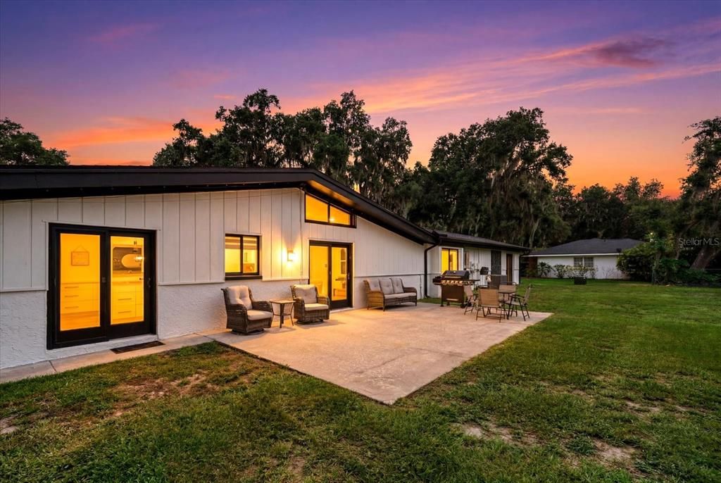For Sale: $1,100,000 (3 beds, 2 baths, 2376 Square Feet)