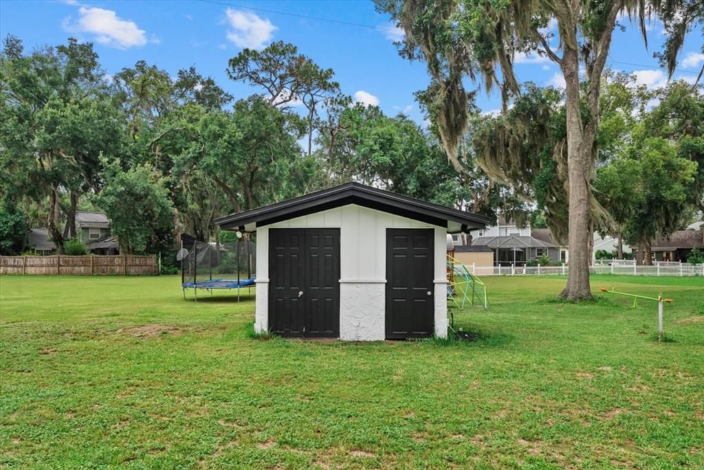For Sale: $1,100,000 (3 beds, 2 baths, 2376 Square Feet)