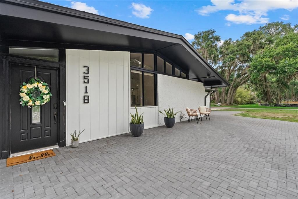 For Sale: $1,100,000 (3 beds, 2 baths, 2376 Square Feet)