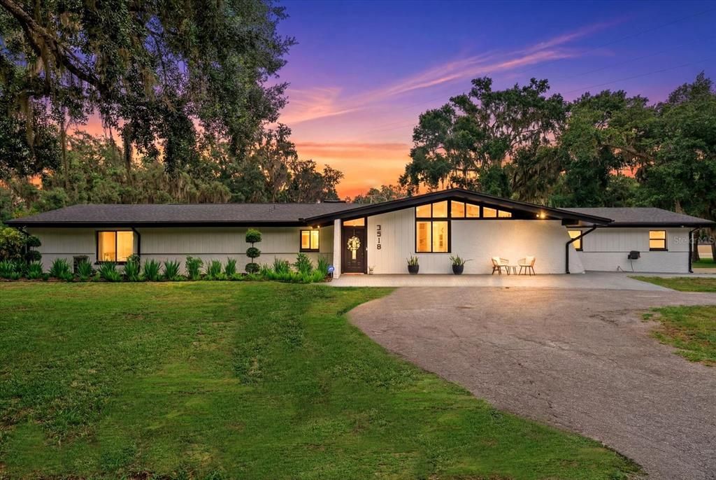 For Sale: $1,100,000 (3 beds, 2 baths, 2376 Square Feet)