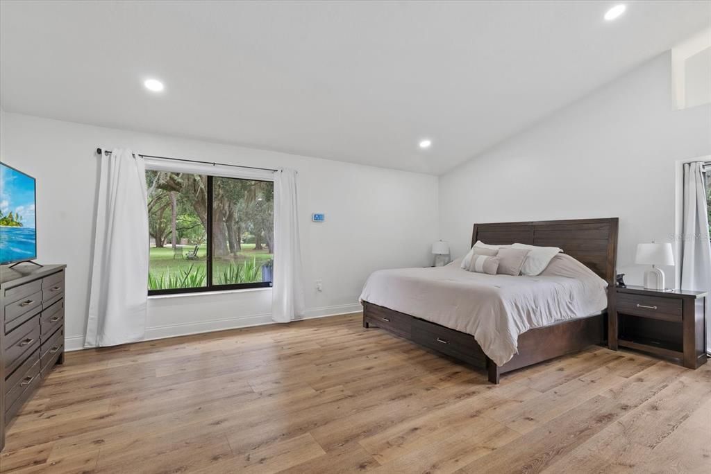 For Sale: $1,100,000 (3 beds, 2 baths, 2376 Square Feet)