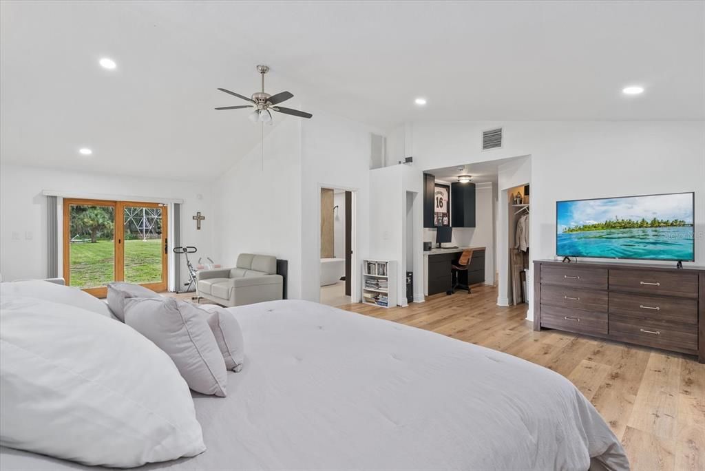 For Sale: $1,100,000 (3 beds, 2 baths, 2376 Square Feet)
