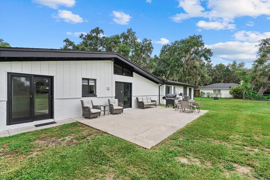 For Sale: $1,100,000 (3 beds, 2 baths, 2376 Square Feet)
