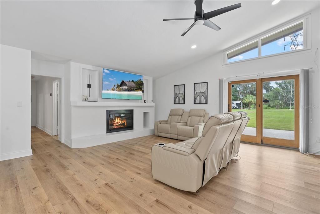 For Sale: $1,100,000 (3 beds, 2 baths, 2376 Square Feet)