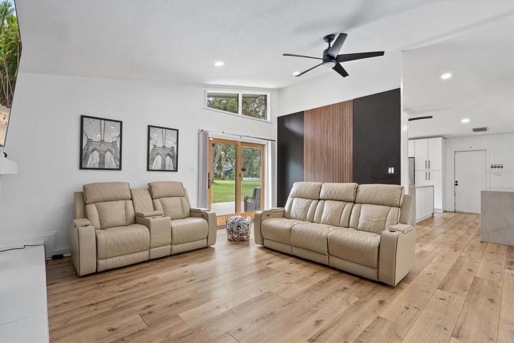 For Sale: $1,100,000 (3 beds, 2 baths, 2376 Square Feet)