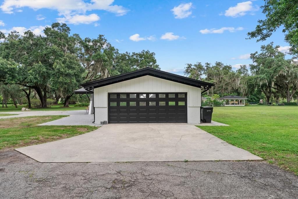 For Sale: $1,100,000 (3 beds, 2 baths, 2376 Square Feet)