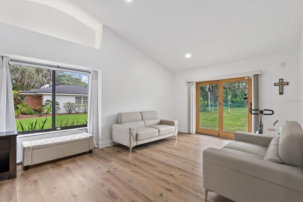 For Sale: $1,100,000 (3 beds, 2 baths, 2376 Square Feet)