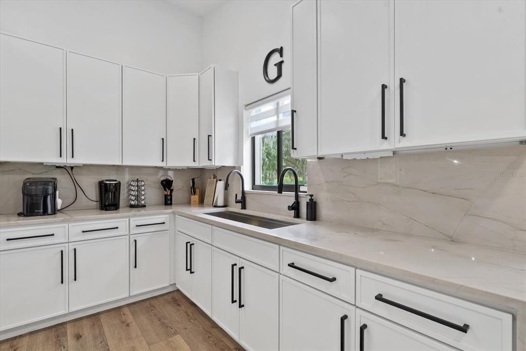 For Sale: $1,100,000 (3 beds, 2 baths, 2376 Square Feet)