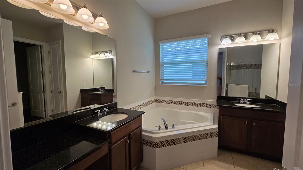 For Rent: $3,995 (4 beds, 2 baths, 2373 Square Feet)