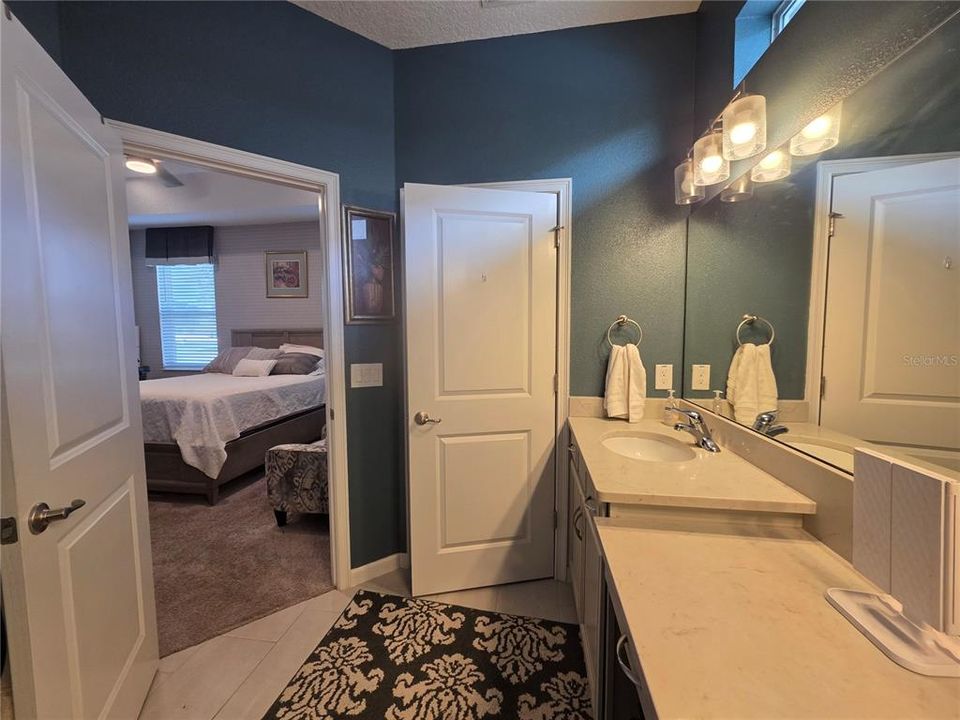 For Sale: $399,999 (3 beds, 2 baths, 1983 Square Feet)