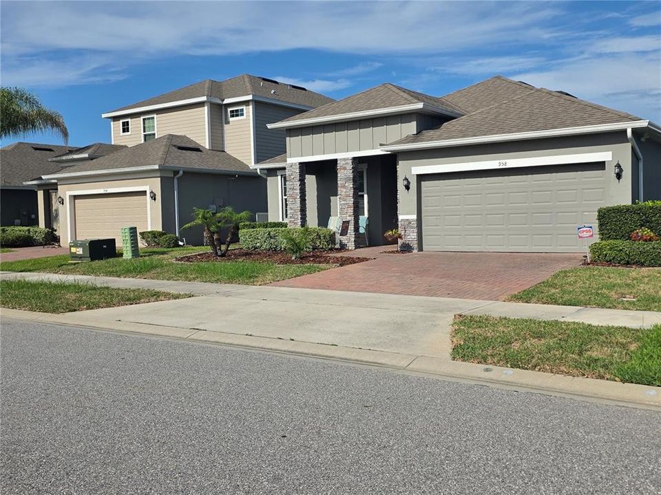For Sale: $399,999 (3 beds, 2 baths, 1983 Square Feet)