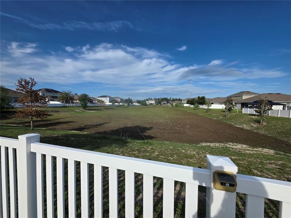 For Sale: $399,999 (3 beds, 2 baths, 1983 Square Feet)