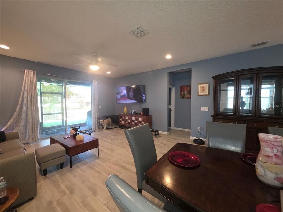 For Sale: $399,999 (3 beds, 2 baths, 1983 Square Feet)