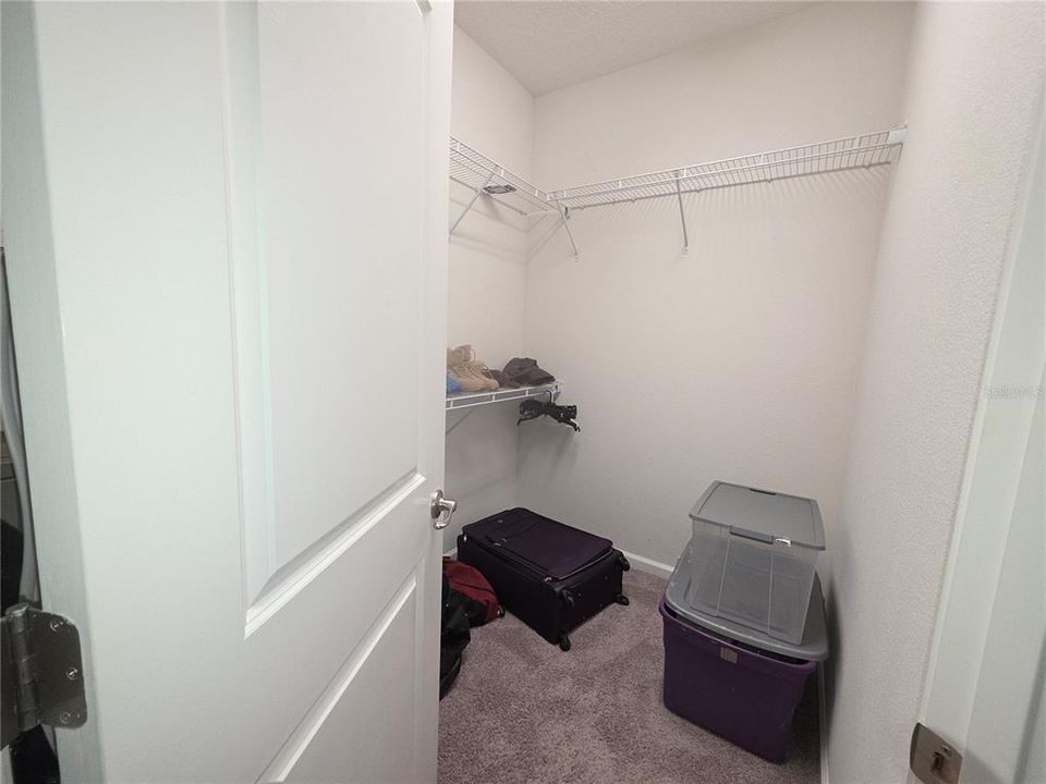 For Sale: $399,999 (3 beds, 2 baths, 1983 Square Feet)