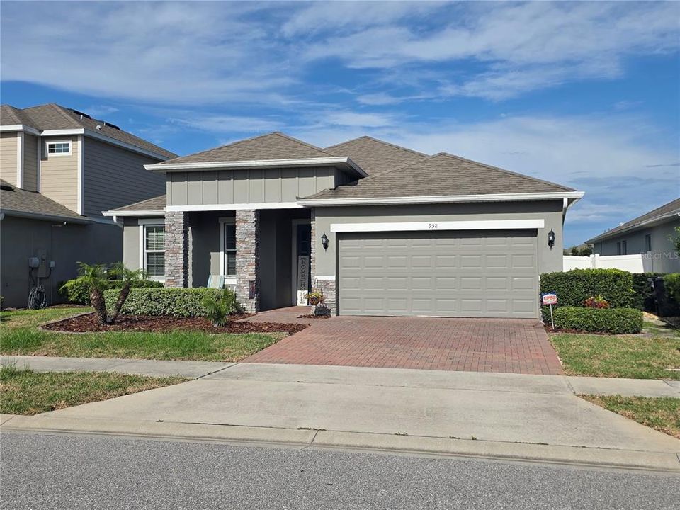 For Sale: $399,999 (3 beds, 2 baths, 1983 Square Feet)