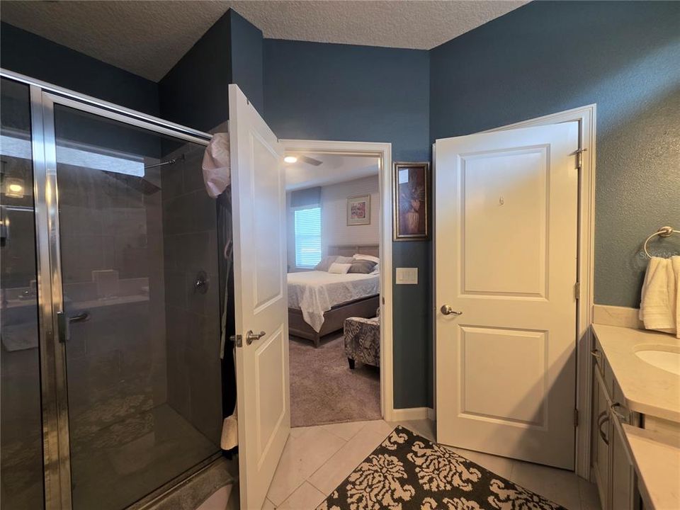 For Sale: $399,999 (3 beds, 2 baths, 1983 Square Feet)