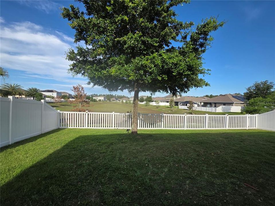 For Sale: $399,999 (3 beds, 2 baths, 1983 Square Feet)