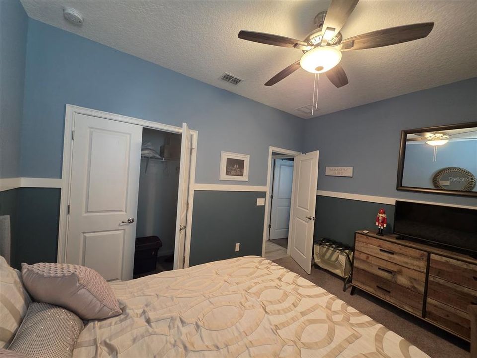 For Sale: $399,999 (3 beds, 2 baths, 1983 Square Feet)