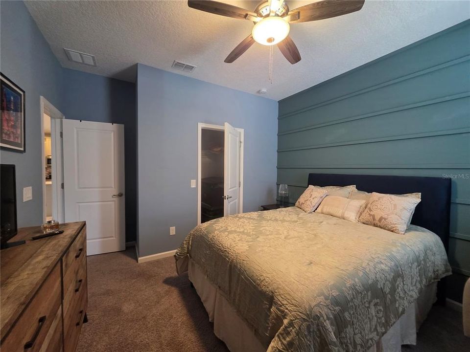 For Sale: $399,999 (3 beds, 2 baths, 1983 Square Feet)
