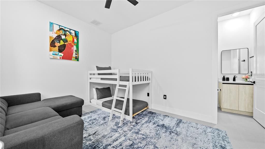 В аренду: $4,500 (3 спален, 3 ванн, 2257 Квадратных фут)