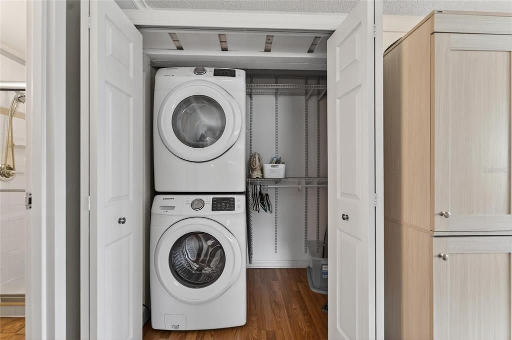 For Rent: $1,800 (1 beds, 1 baths, 1020 Square Feet)
