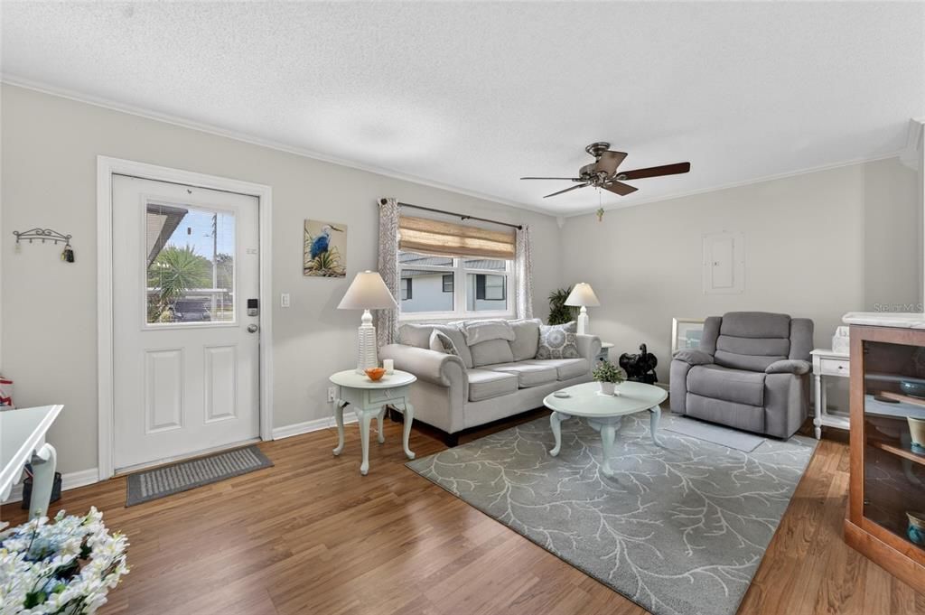 For Rent: $1,800 (1 beds, 1 baths, 1020 Square Feet)