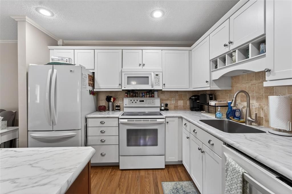 For Rent: $1,800 (1 beds, 1 baths, 1020 Square Feet)