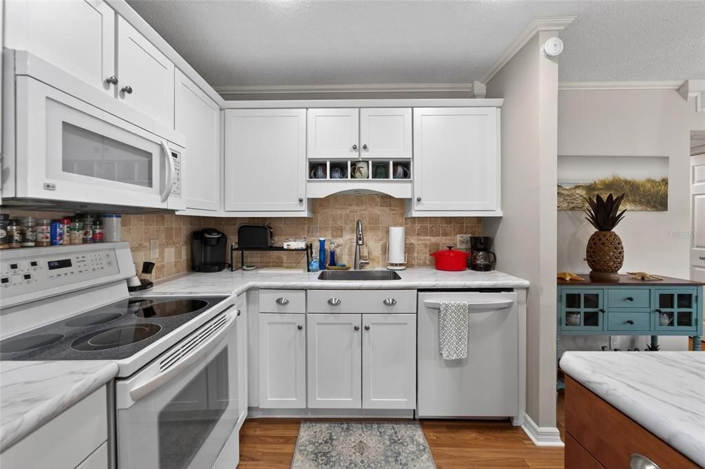 For Rent: $1,800 (1 beds, 1 baths, 1020 Square Feet)