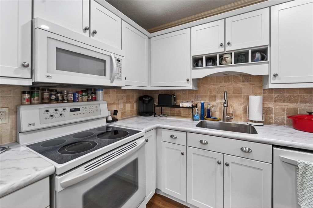 For Rent: $1,800 (1 beds, 1 baths, 1020 Square Feet)
