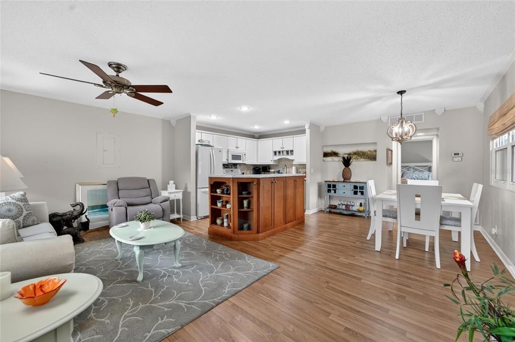 For Rent: $1,800 (1 beds, 1 baths, 1020 Square Feet)