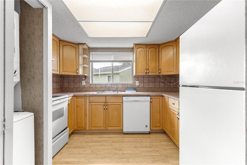На продажу: $125,900 (3 спален, 2 ванн, 1304 Квадратных фут)