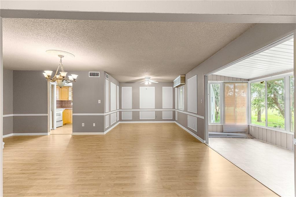 На продажу: $125,900 (3 спален, 2 ванн, 1304 Квадратных фут)