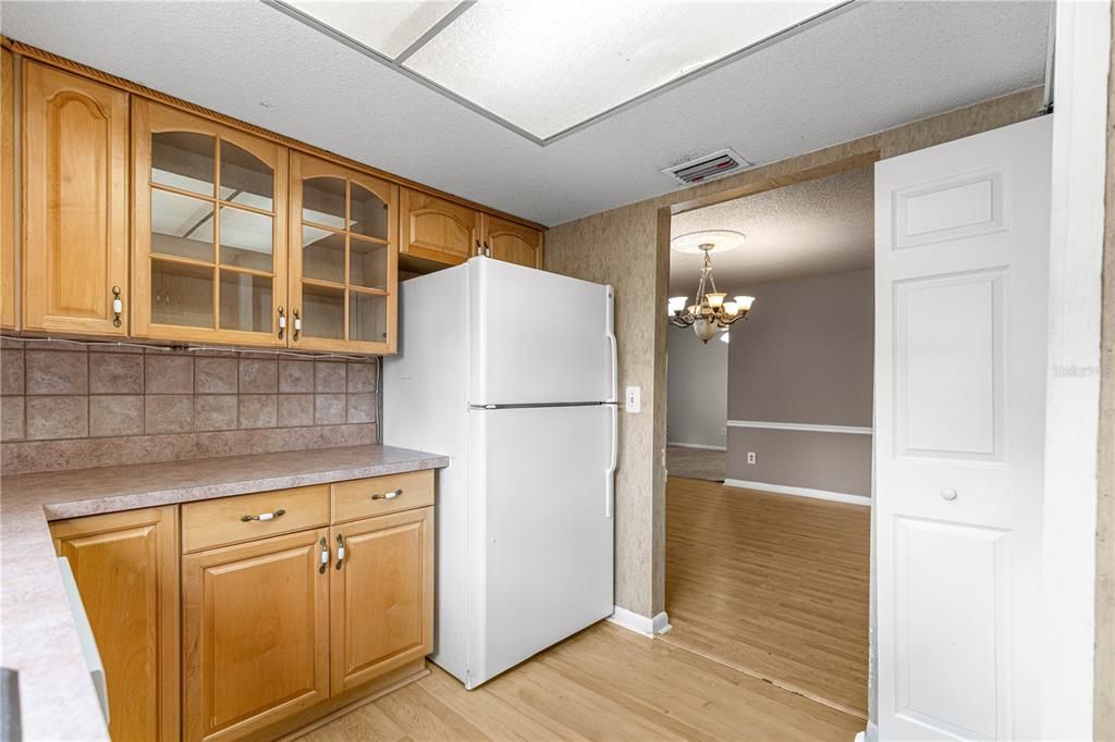 На продажу: $125,900 (3 спален, 2 ванн, 1304 Квадратных фут)