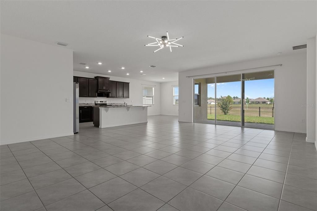 For Sale: $400,000 (4 beds, 3 baths, 2557 Square Feet)