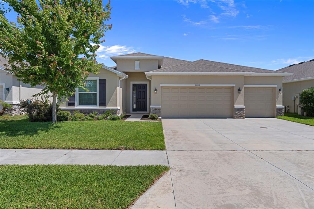 For Sale: $400,000 (4 beds, 3 baths, 2557 Square Feet)