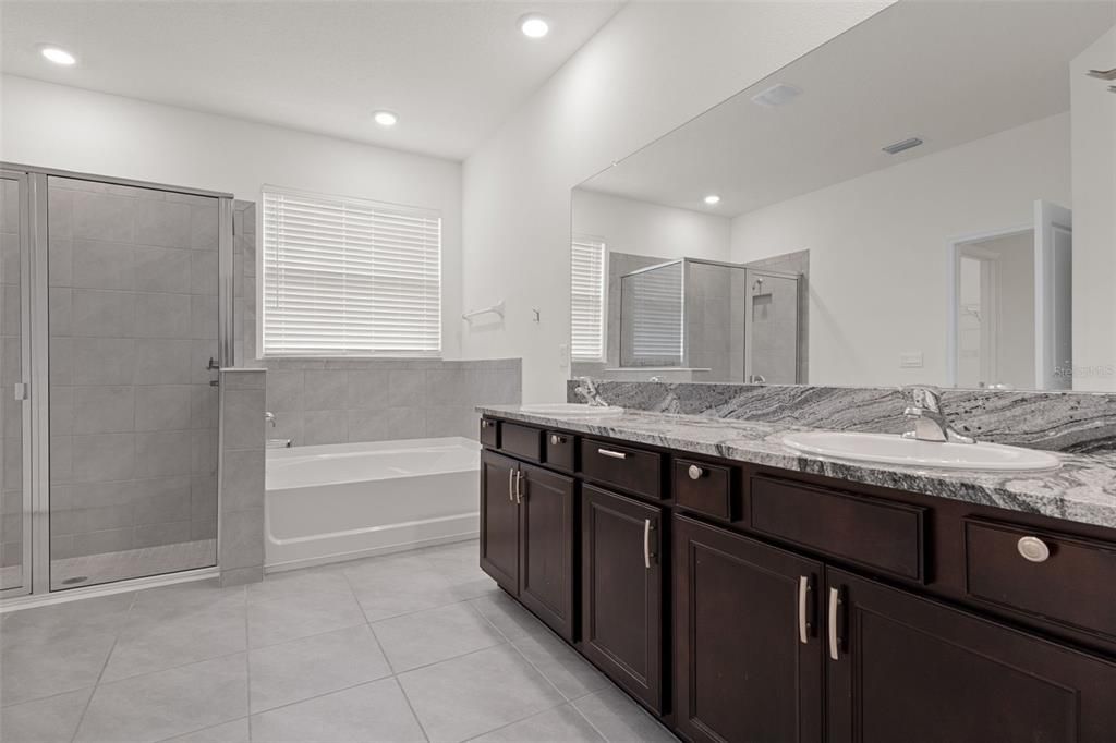 For Sale: $400,000 (4 beds, 3 baths, 2557 Square Feet)