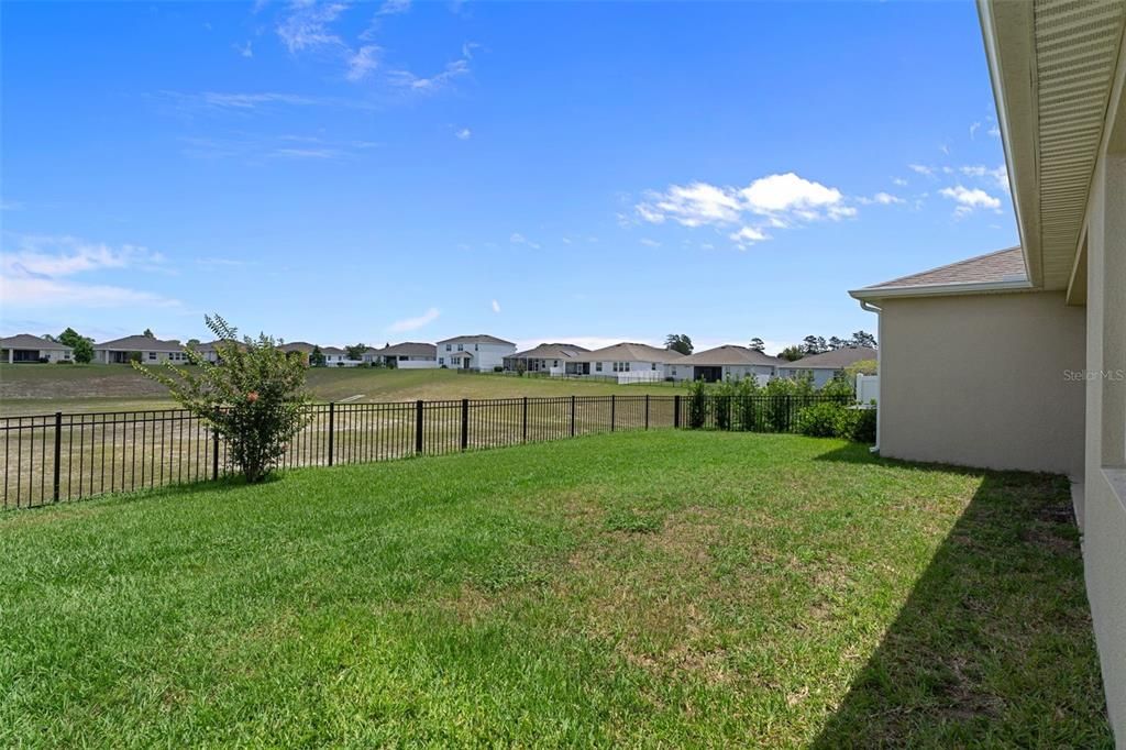 For Sale: $400,000 (4 beds, 3 baths, 2557 Square Feet)