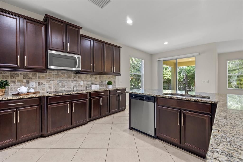 For Sale: $650,000 (4 beds, 2 baths, 3437 Square Feet)
