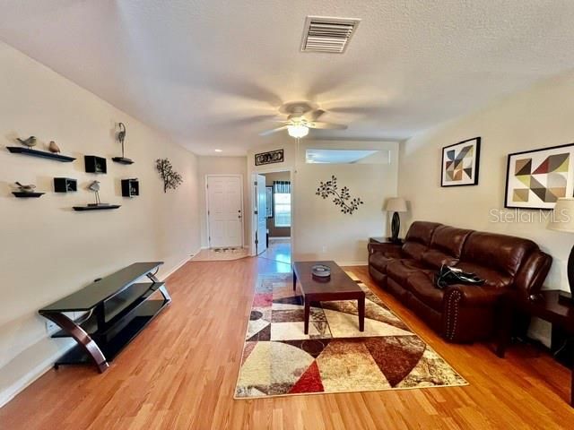 For Rent: $1,850 (2 beds, 2 baths, 1335 Square Feet)