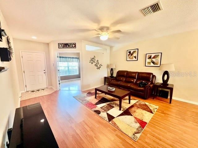 For Rent: $1,850 (2 beds, 2 baths, 1335 Square Feet)