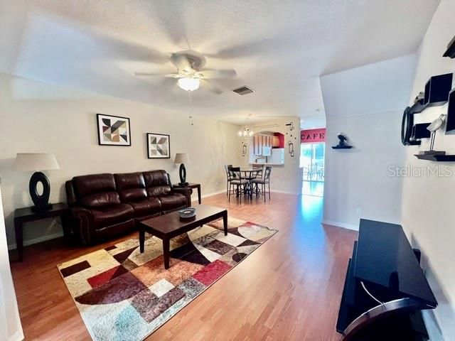 For Rent: $1,850 (2 beds, 2 baths, 1335 Square Feet)