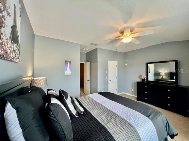 For Rent: $1,850 (2 beds, 2 baths, 1335 Square Feet)