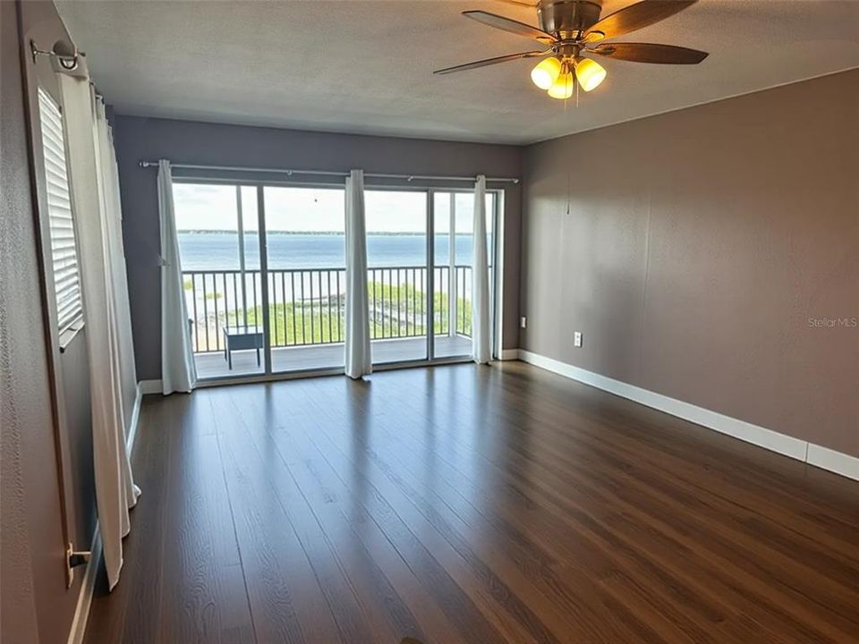 For Sale: $159,000 (2 beds, 2 baths, 1116 Square Feet)
