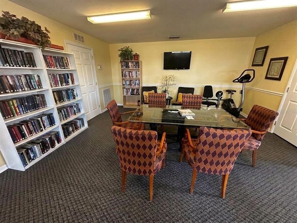 For Sale: $159,000 (2 beds, 2 baths, 1116 Square Feet)