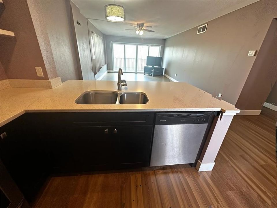 For Sale: $159,000 (2 beds, 2 baths, 1116 Square Feet)