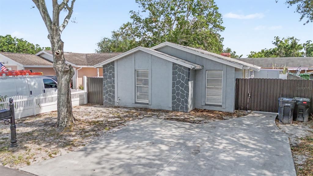 For Sale: $359,900 (3 beds, 2 baths, 1132 Square Feet)