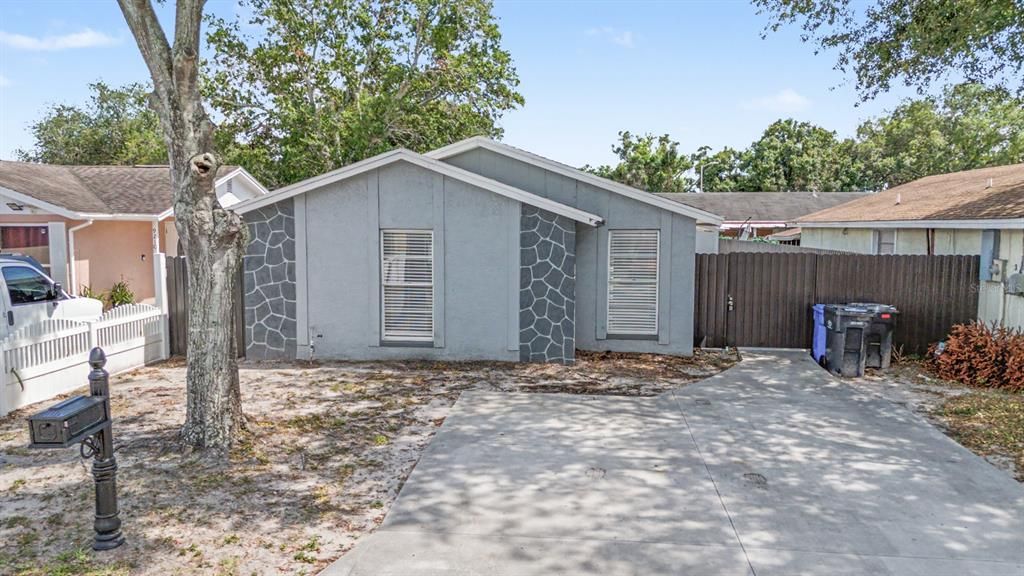 For Sale: $359,900 (3 beds, 2 baths, 1132 Square Feet)