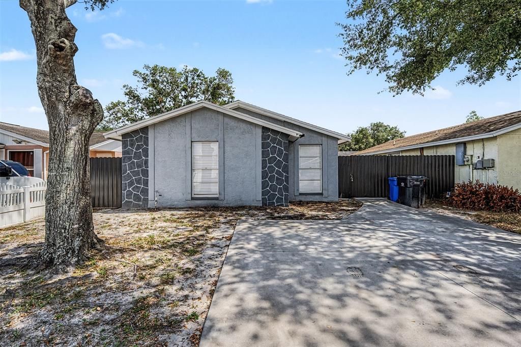 For Sale: $359,900 (3 beds, 2 baths, 1132 Square Feet)